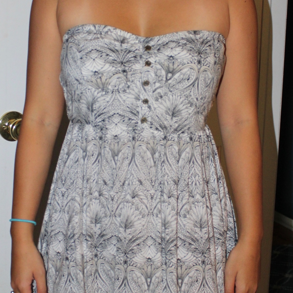 Back and white midi floral dress